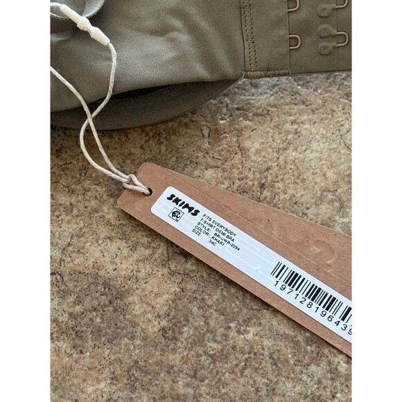 Skims Fits Everybody T-shirt Demi Bra Khaki 34C - Picture 8 of 8